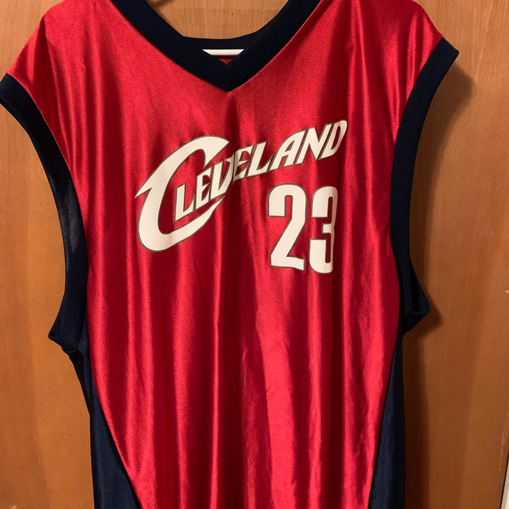 Lebron James throwback Cavaliers Jersey